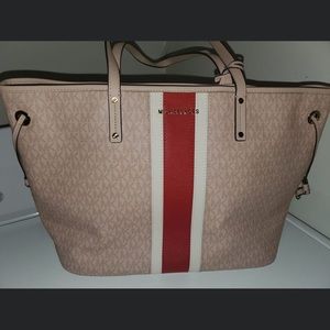 Michael kors like new!!! TRADED!!!!! Don’t buy